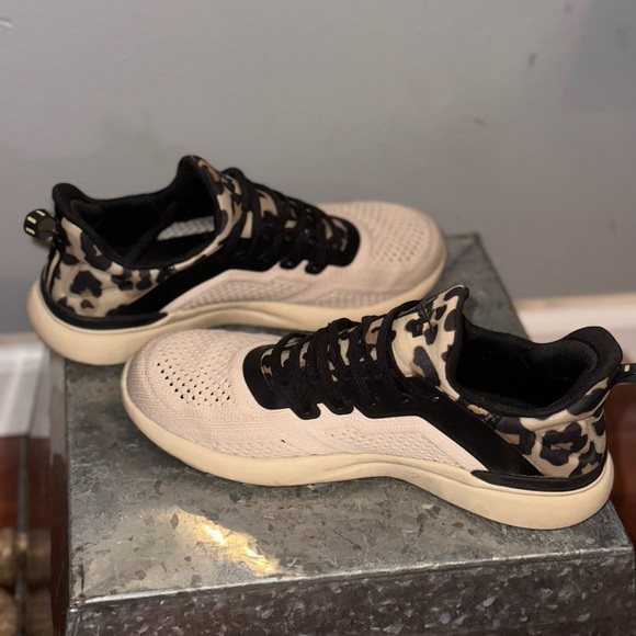 APL shoes size 6.5 - Picture 4 of 6